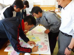 様々な外部研修と校内研修を通じて学びあいを促進