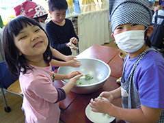 夏休みが明け、子どもたちは元気に学校へ登校を始めました。