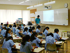 様々な外部研修と校内研修を通じて学びあいを促進